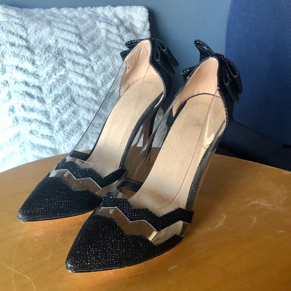 Black shinny high heels